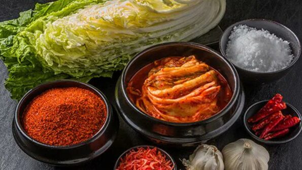 泡菜与发酵蔬菜主题封面图，呼应免疫平衡与肠道健康研究
